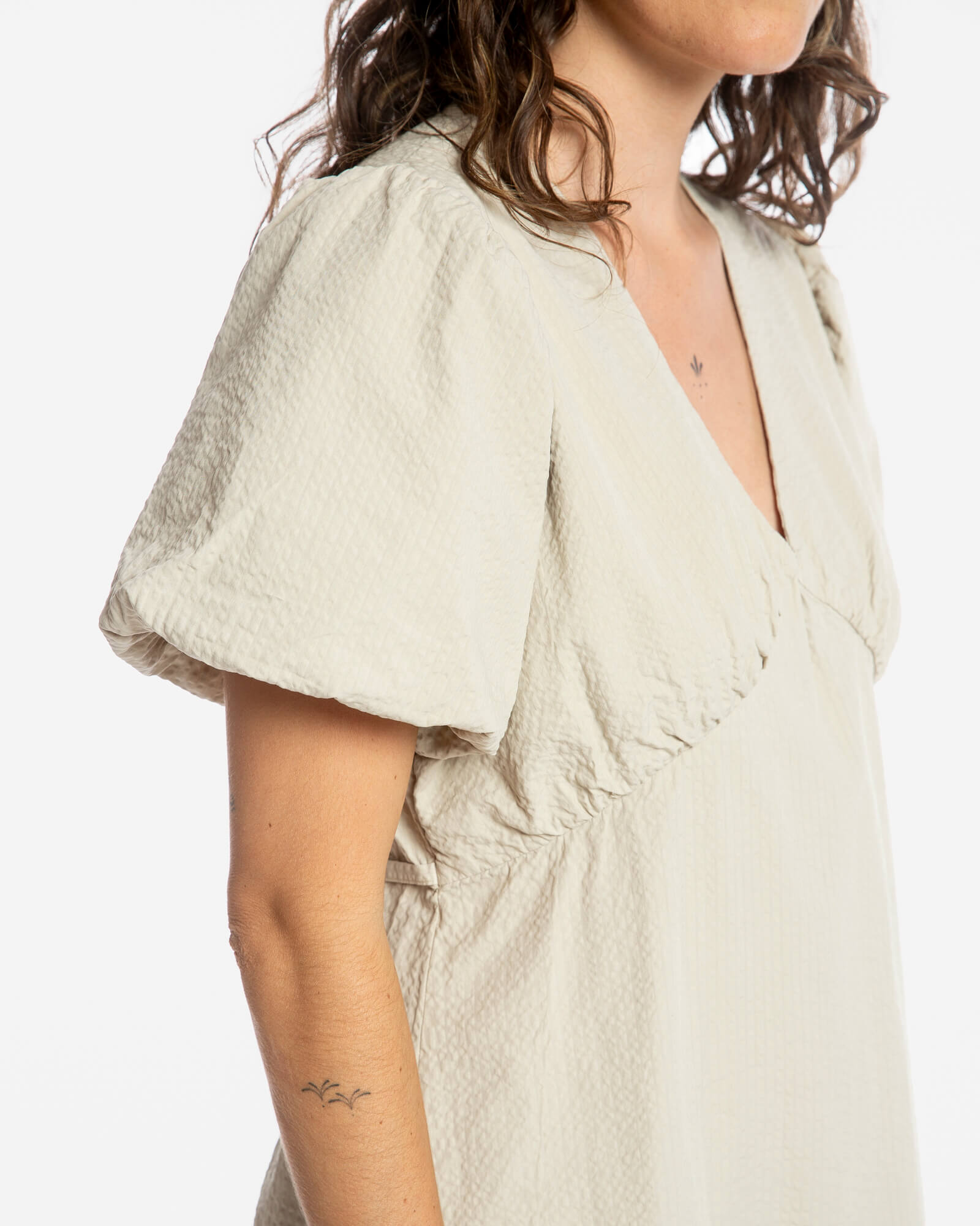 V-Neck Dress sand
